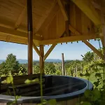 Vineyard Skatlar 3 Nyaraló *